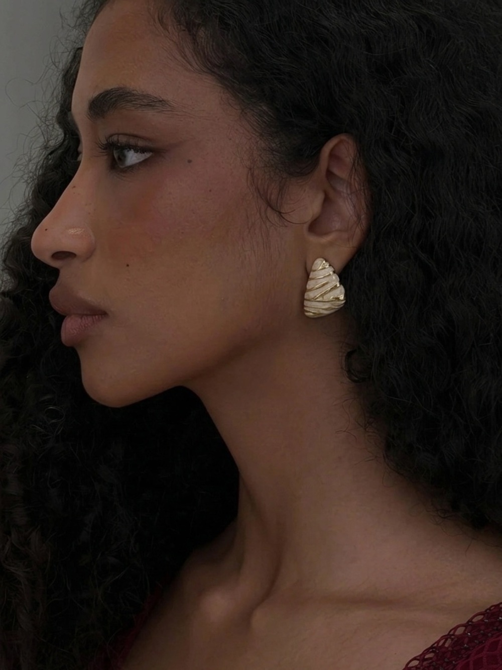 5/$15 🩷 MUST BUNDLE Stainless Steel Gold & Cream Striped Triangle Earrings